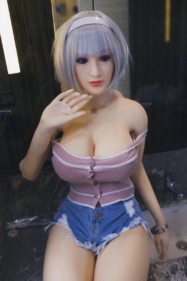 Nelly sex doll