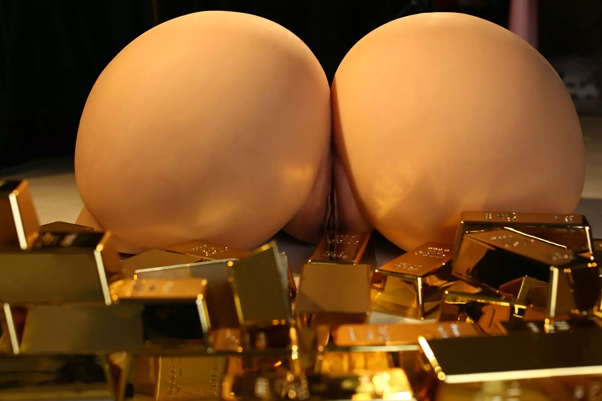 R3 Gold big butt