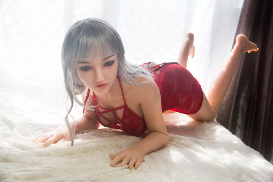 Hulen: Asian silicone sex doll